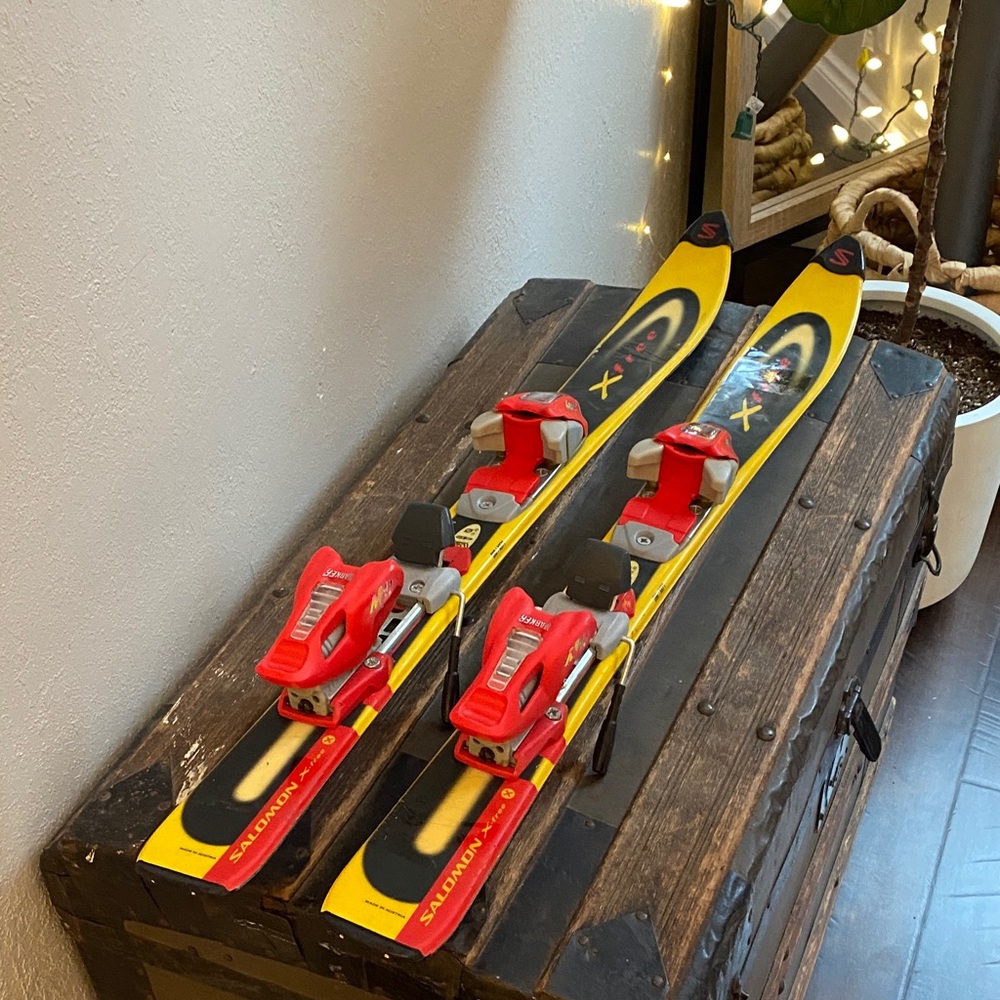 Little kids Salomon X Series Skis in Yellow and Red
